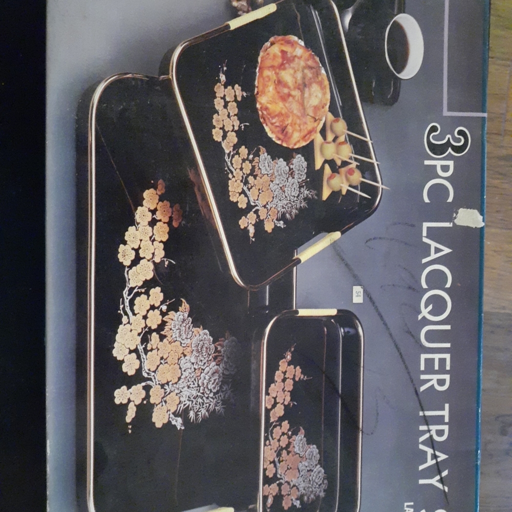 GORGEOUS NEW IN BOX VTG ALCO 3pcs Lacquer Serving Tray Set.
